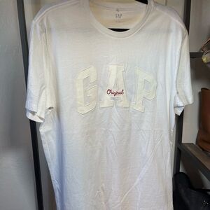 GAP White Short-Sleeve Tee with Raised Logo and Red Script